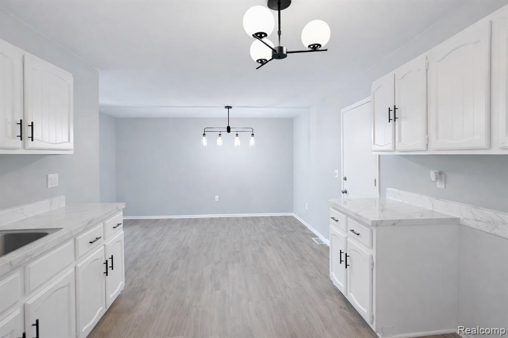 8315 Camelot Court, Mount Morris, MI 48458 — Photo 10