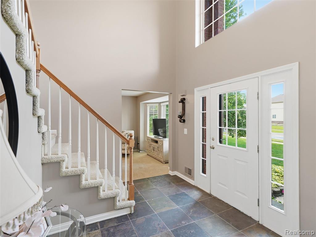23621 Crescent Ridge Drive, New Boston, MI 48164 — Photo 2