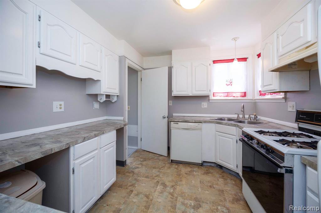 4297 EASTLAWN Avenue, Wayne, MI 48184 — Photo 15