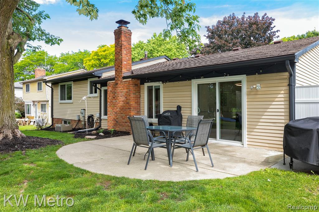 839 Dressler Lane, Rochester Hills, MI 48307 — Photo 38