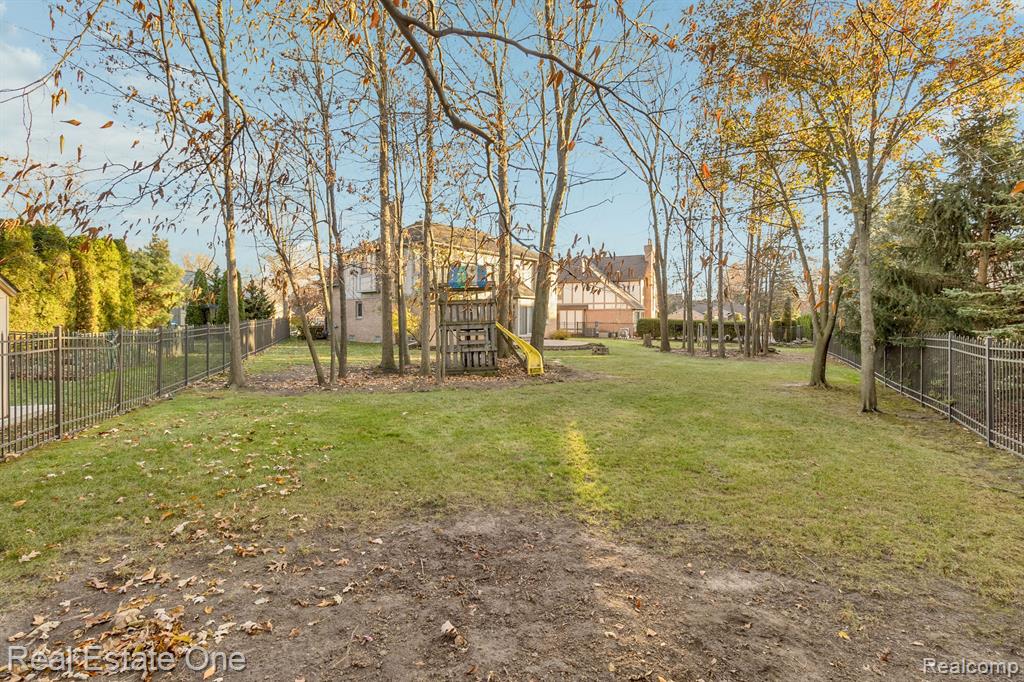 43581 NAVES Court, Clinton Twp, MI 48038 — Photo 50