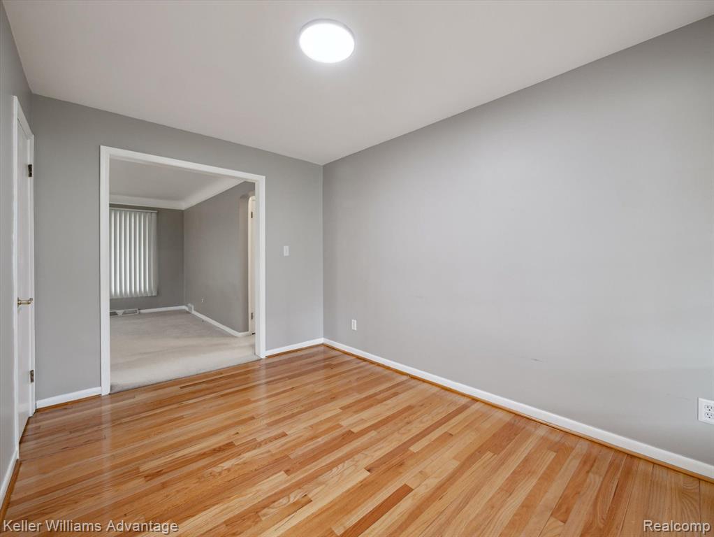 6634 HAWTHORNE Street, Garden City, MI — Photo 14