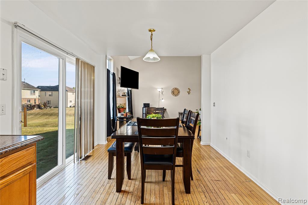 805 Columbia Drive, Flint, MI 48503 — Photo 16