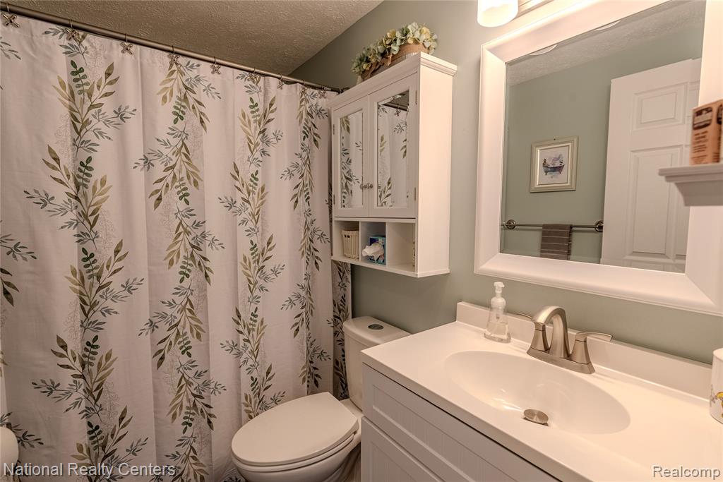 45933 Brookside North Drive, Macomb, MI 48044 — Photo 11