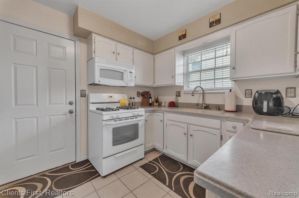 700 TOLL Street, Monroe, MI 48162 — Photo 11
