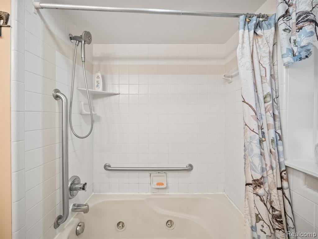 7324 POWERS Court, Shelby Twp, MI 48317 — Photo 15