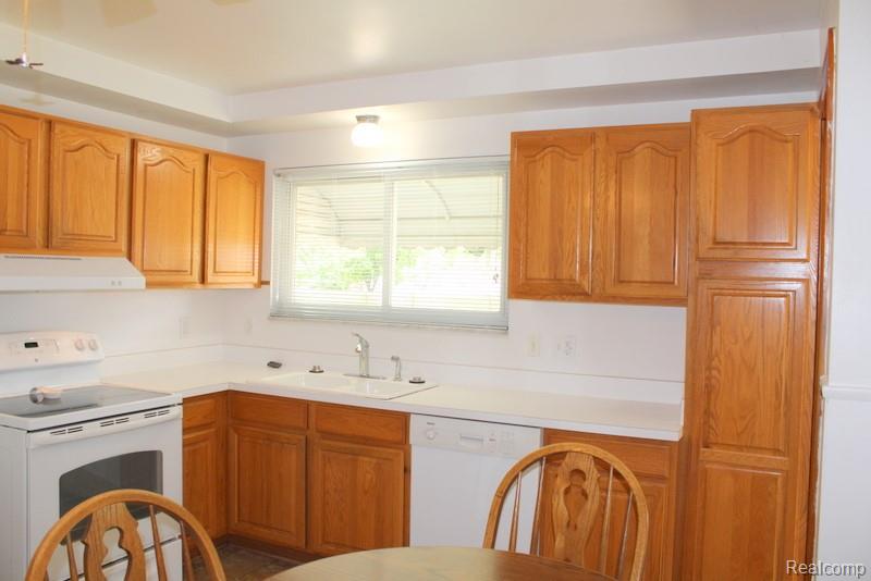 9396 Allen Road, Allen Park, MI 48101 — Photo 15
