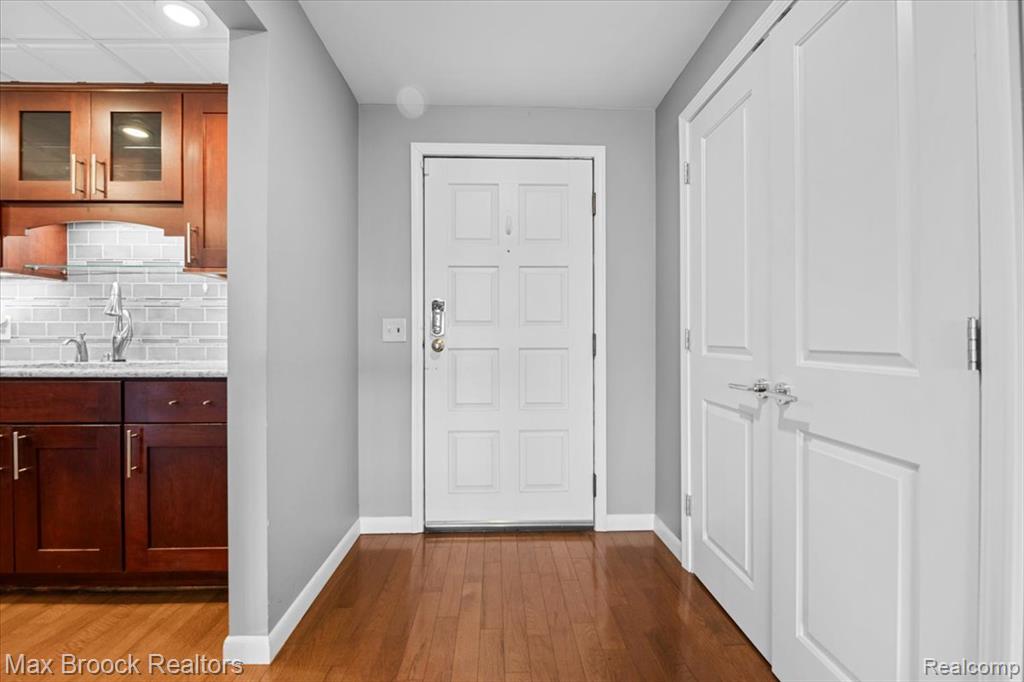969 Greenview Court, 42, Rochester Hills, MI 48307 — Photo 7