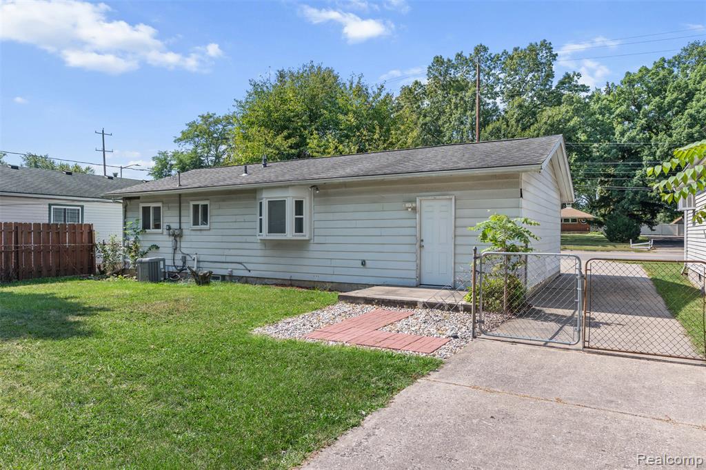 9381 Pardee Road, Taylor, MI 48180 — Photo 22