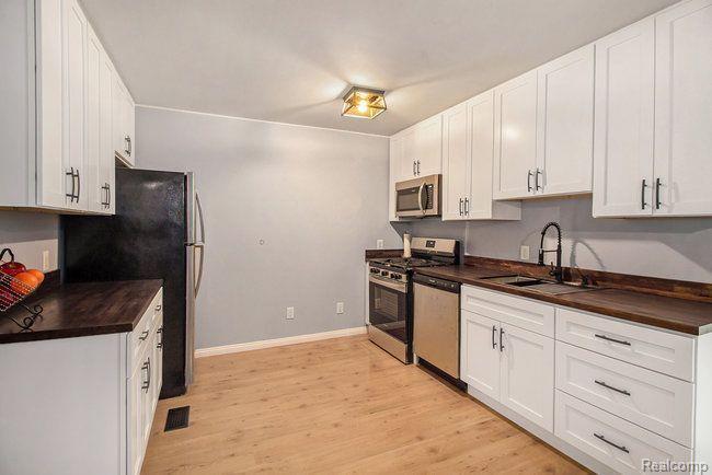8696 Sargent Road, Fowlerville, MI 48836 — Photo 11