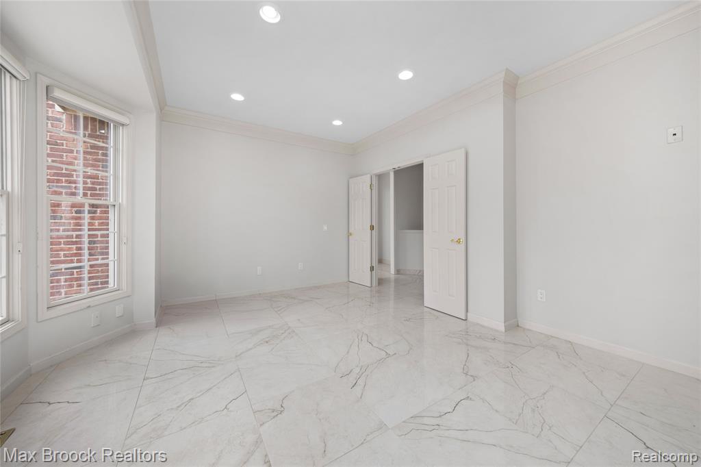 7083 Chatham Court, West Bloomfield, MI — Photo 38