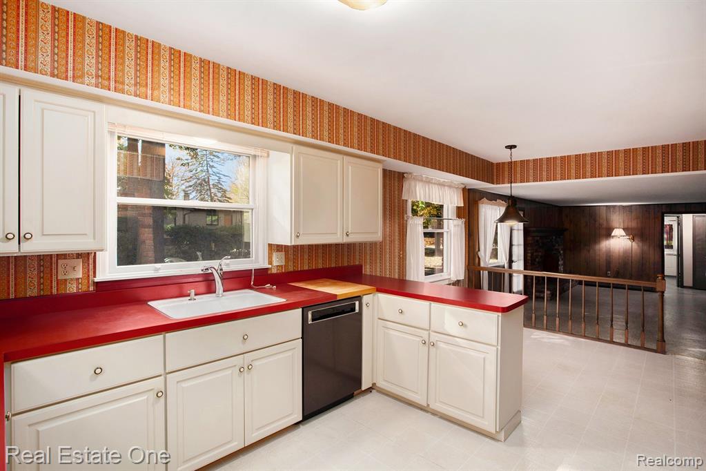 5593 Northcote, West Bloomfield, MI — Photo 8