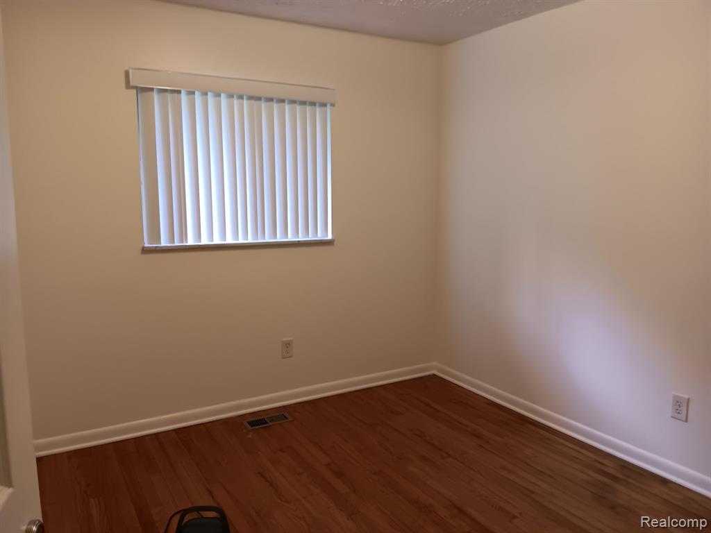724 OCEOLA Street, Howell, MI 48843 — Photo 6