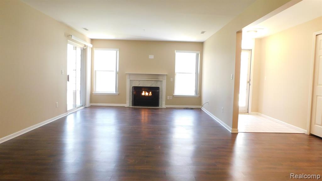 5204 PINE AIRES Drive, Sterling Heights, MI 48314 — Photo 2