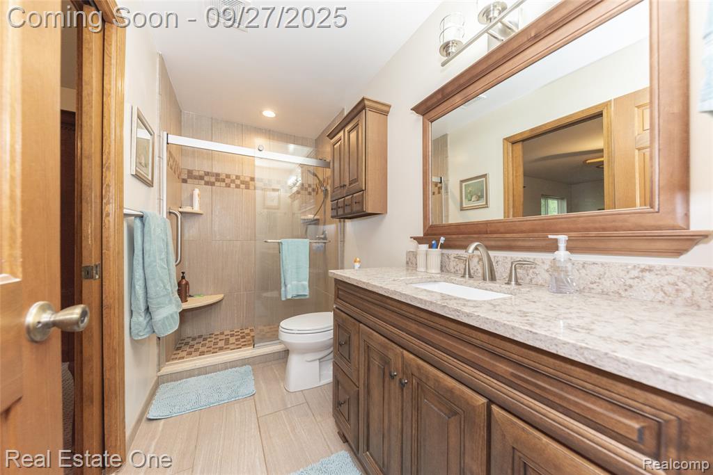 704 Grand Court, South Lyon, MI 48178 — Photo 14