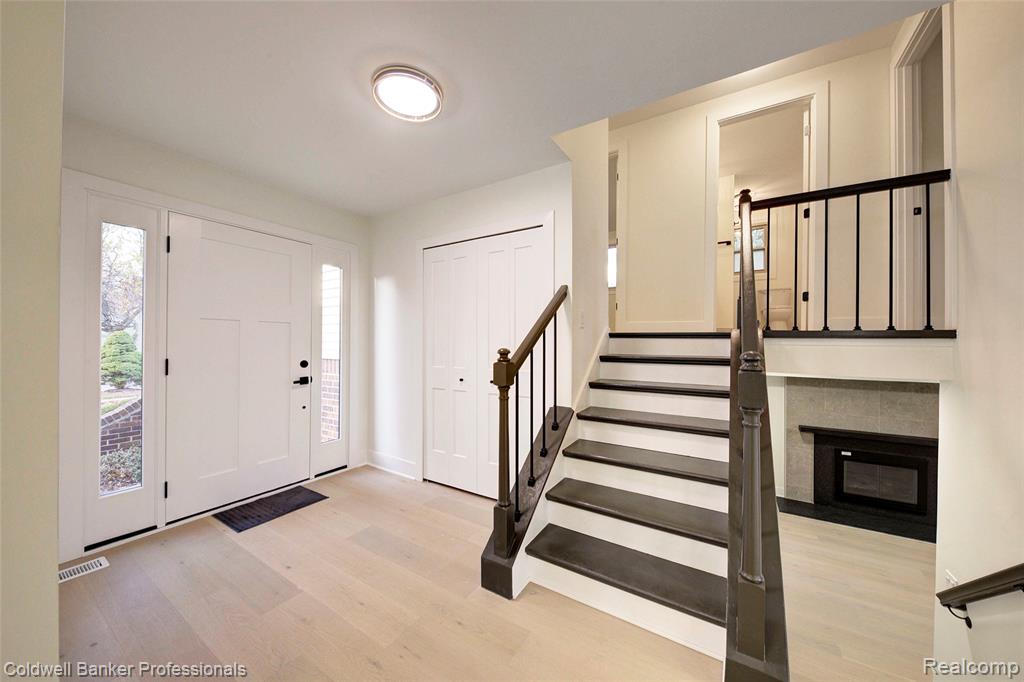 5076 Tyler Drive, Troy, MI 48085 — Photo 11