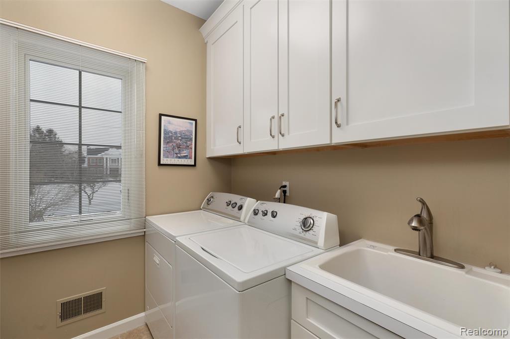 49474 Pine Ridge Court, Plymouth, MI 48170 — Photo 25