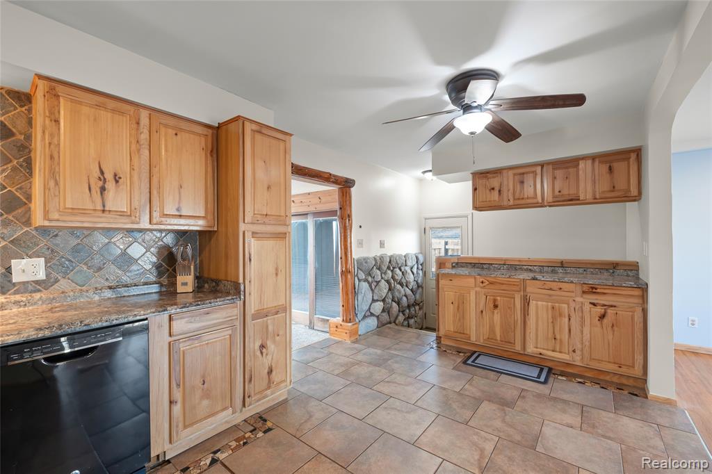 27228 Weddel Avenue, Brownstown, MI 48183 — Photo 9