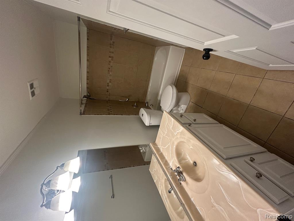 924 CHESTNUT HILL Drive, Auburn Hills, MI 48326 — Photo 14