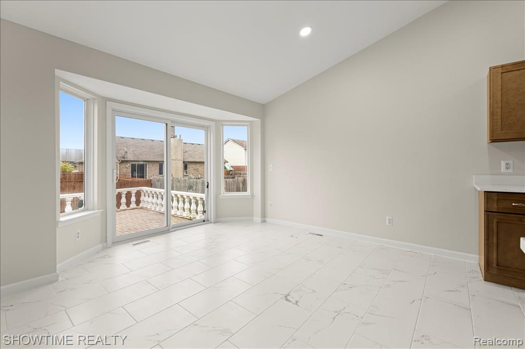 46132 Royal Drive, Chesterfield, MI — Photo 9