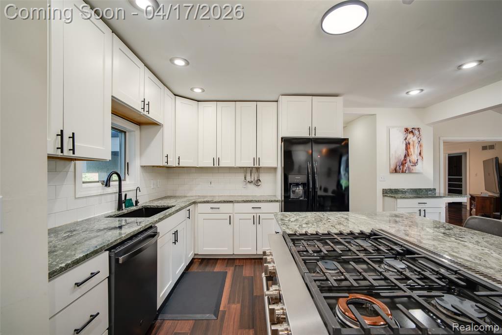82 Granada Drive, White Lake, MI — Photo 11