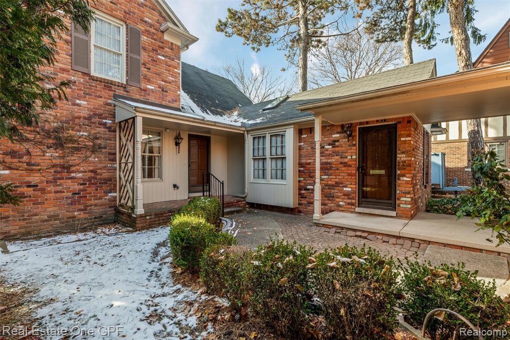 277 Kenwood Court, Grosse Pointe Farms, MI 48236 — Photo 2