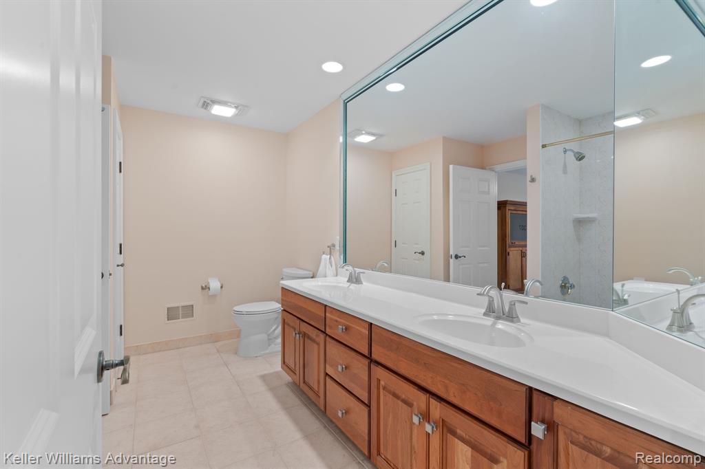 2026 HUNTERS CREEK Drive, Ypsilanti, MI 48198 — Photo 29