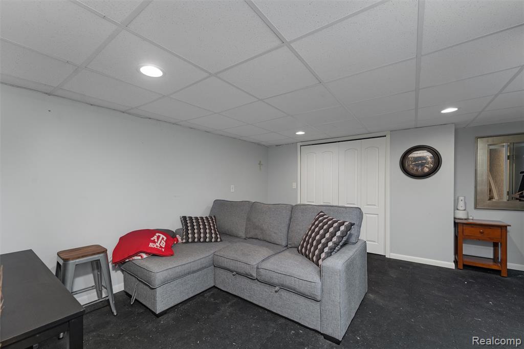 35074 Windsor Drive, New Baltimore, MI 48047 — Photo 16