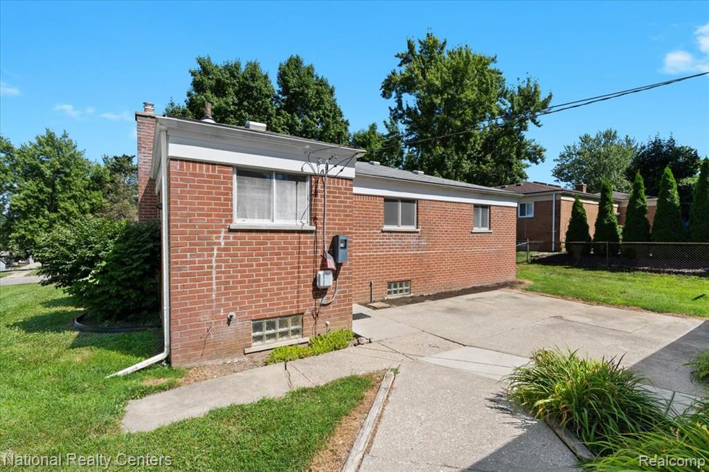 861 Squire Lane, Milford, MI 48381 — Photo 27