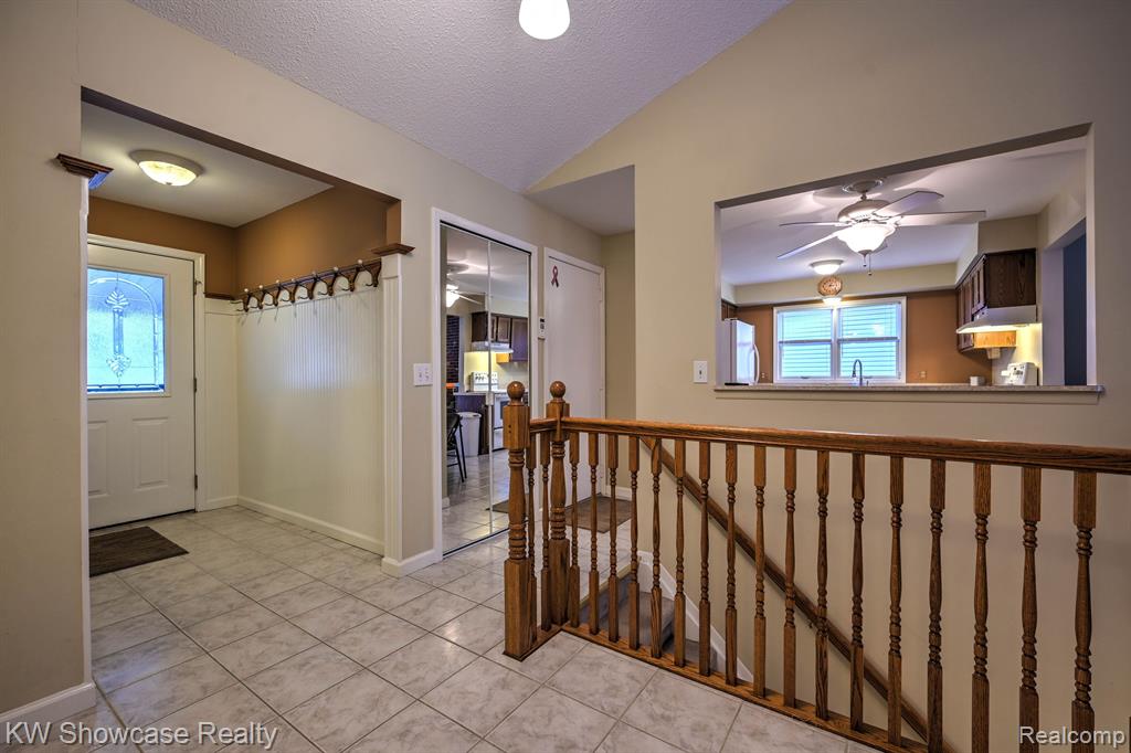 5806 KING JAMES, Waterford, MI 48327 — Photo 5