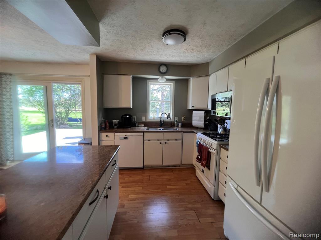 6126 Green Court, Chelsea, MI 48118 — Photo 42