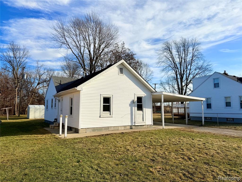 32015 Hazel Street, Rockwood, MI — Photo 3