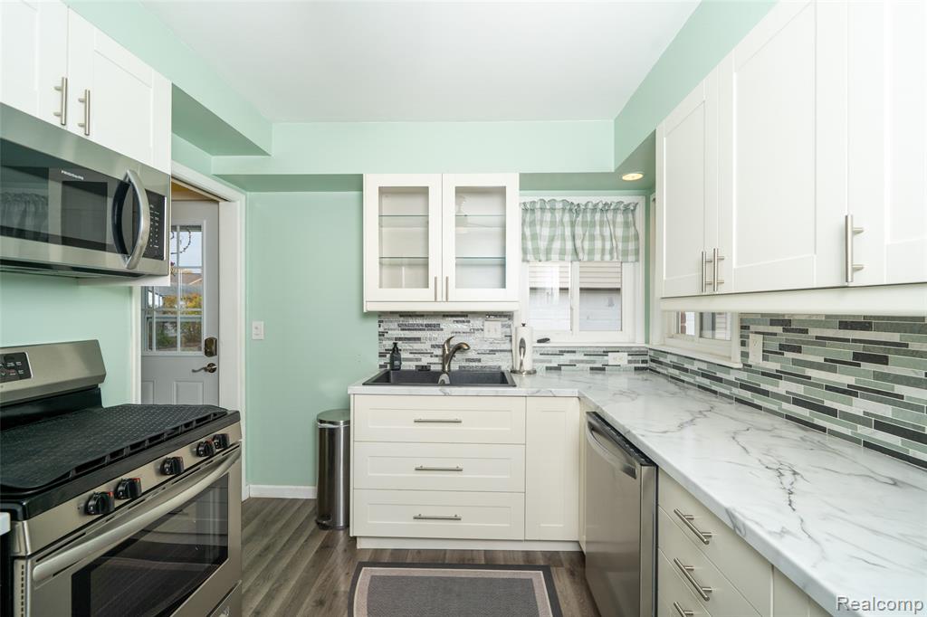 5247 Lyons Circle S, Warren, MI 48092 — Photo 19