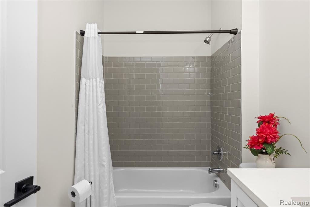 7841 Trailside Court, West Bloomfield, MI 48323 — Photo 45