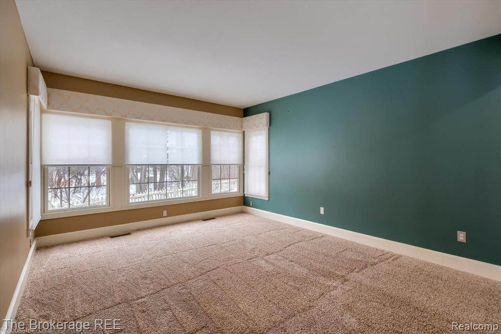 5475 Woodfield Parkway, Grand Blanc, MI 48439 — Photo 16