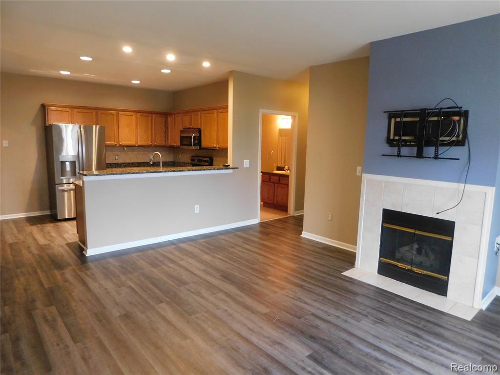 5589 Twin Oaks Drive, Sterling Heights, MI 48314 — Photo 8