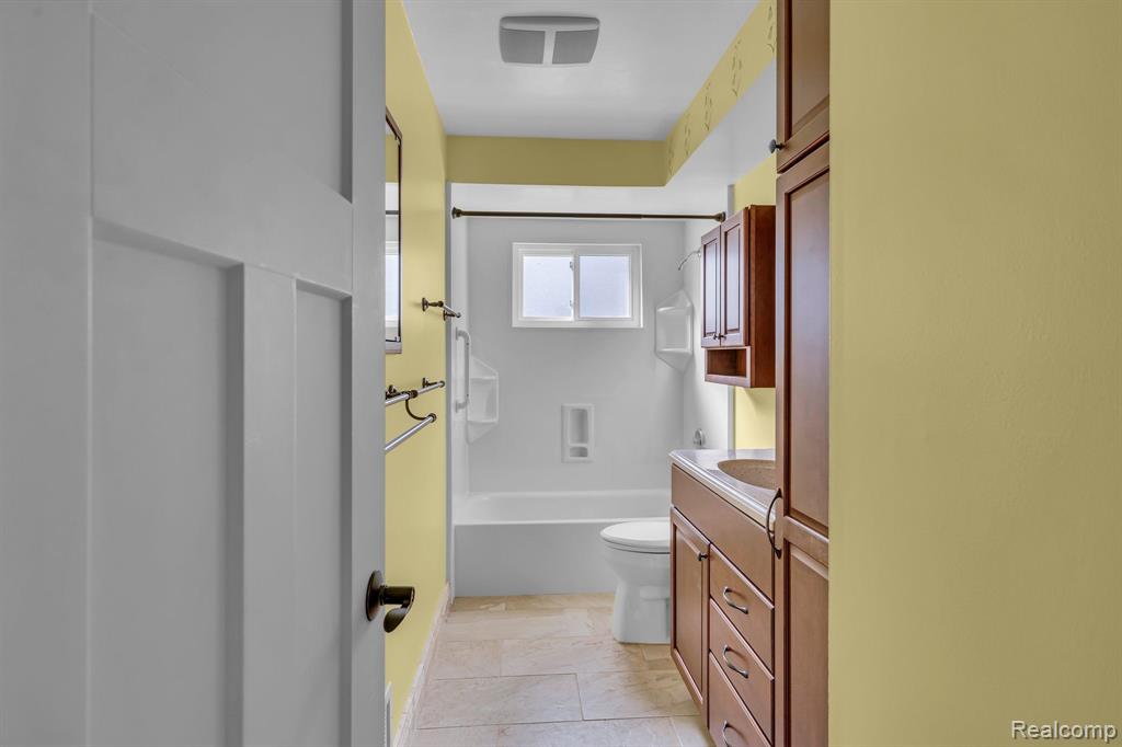 6084 HERBMOOR Street, Troy, MI 48098 — Photo 18