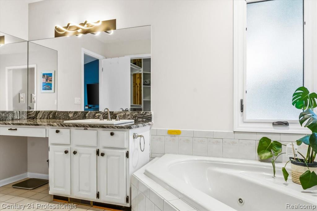 11413 Bancroft Court, Fenton, MI 48430 — Photo 19