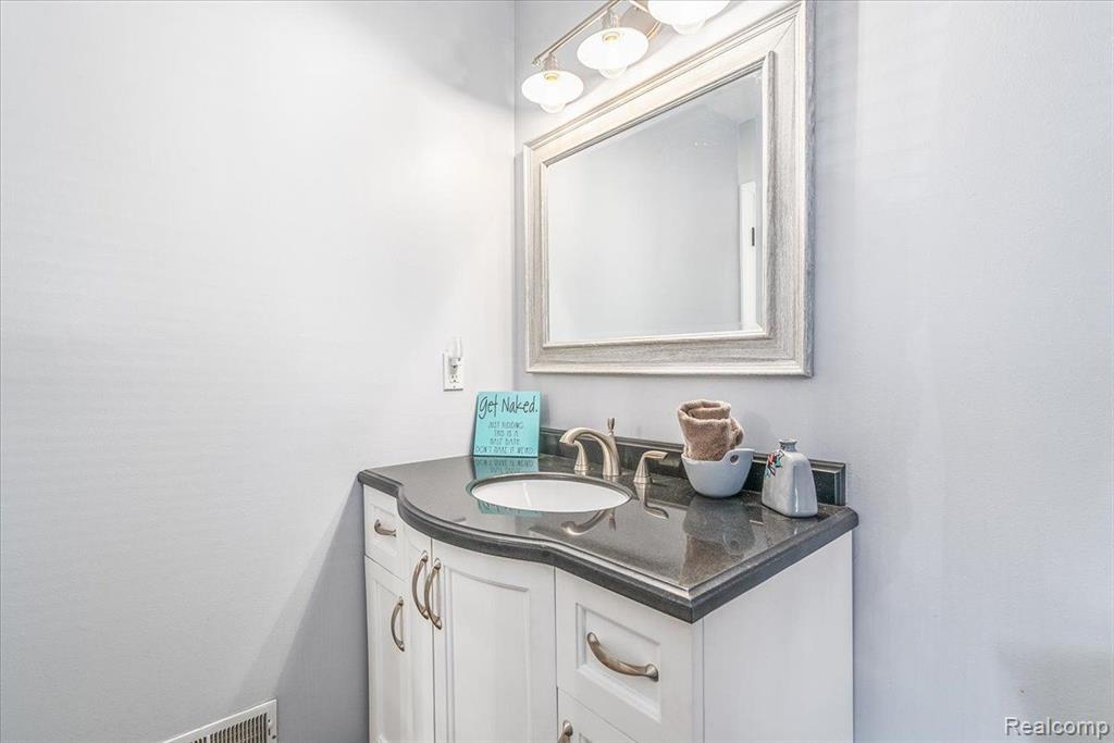 42936 N CUMBERLAND Drive, Belleville, MI 48111 — Photo 11