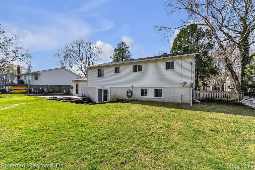 8680 WAR BONNET Drive, Commerce Twp, MI 48382 — Photo 37
