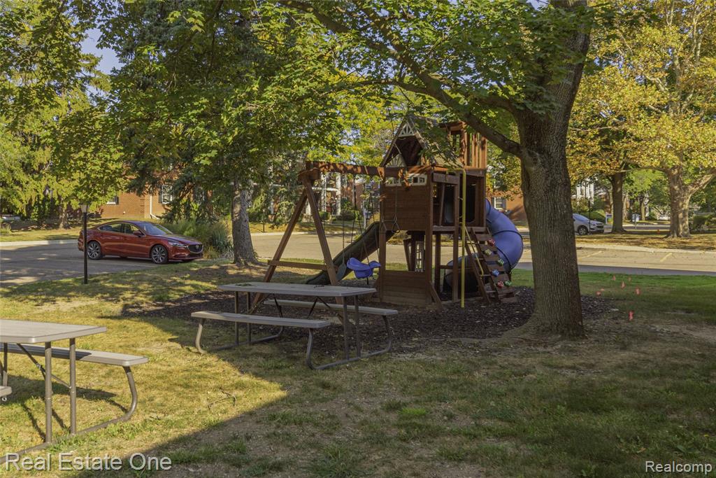 27630 W Echo Valley, 221, Farmington Hills, MI 48334 — Photo 46