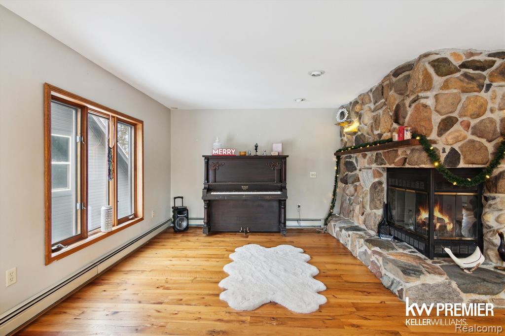 897 Annie Lang Drive, Milford, MI 48381 — Photo 9