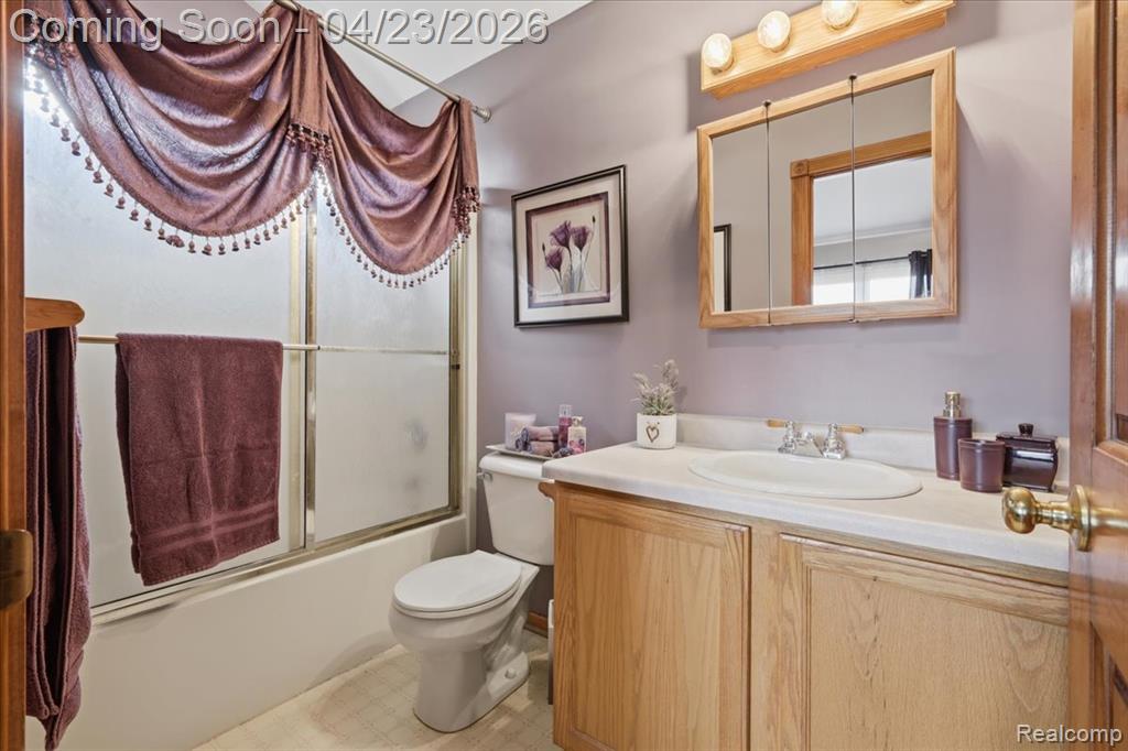 2309 Wood Creek Court, Burton, MI 48519 — Photo 22