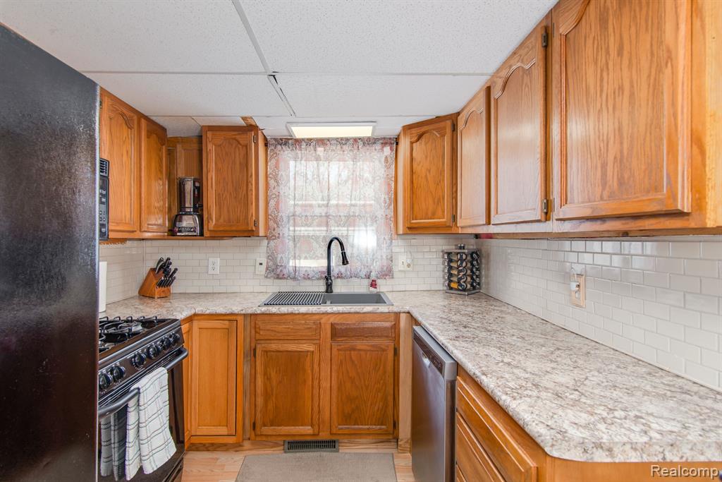 861 S LAKESIDE Drive, Michigan Center, MI 49254 — Photo 10