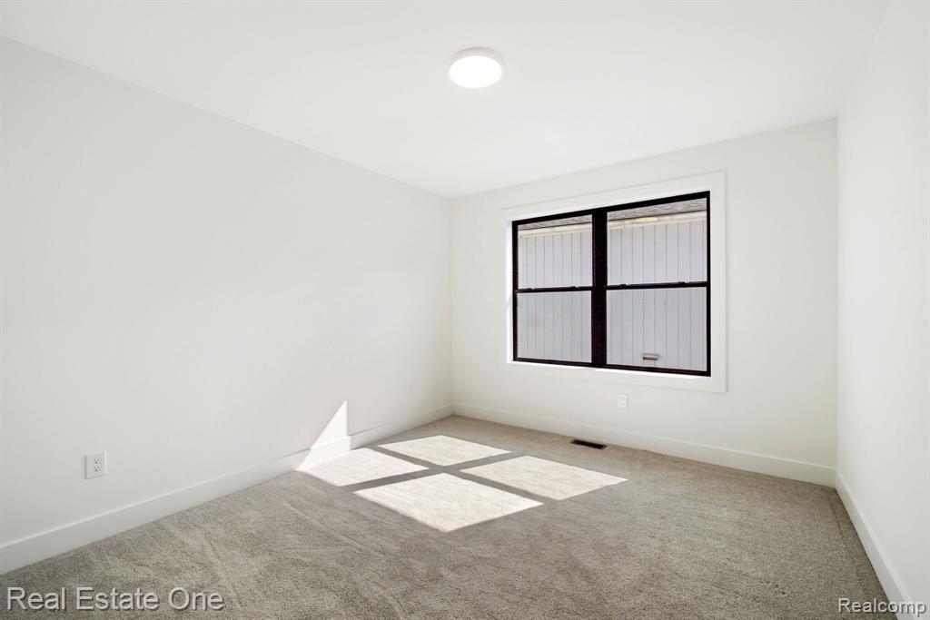 1517 KESSLER Avenue, Keego Harbor, MI 48320 — Photo 15