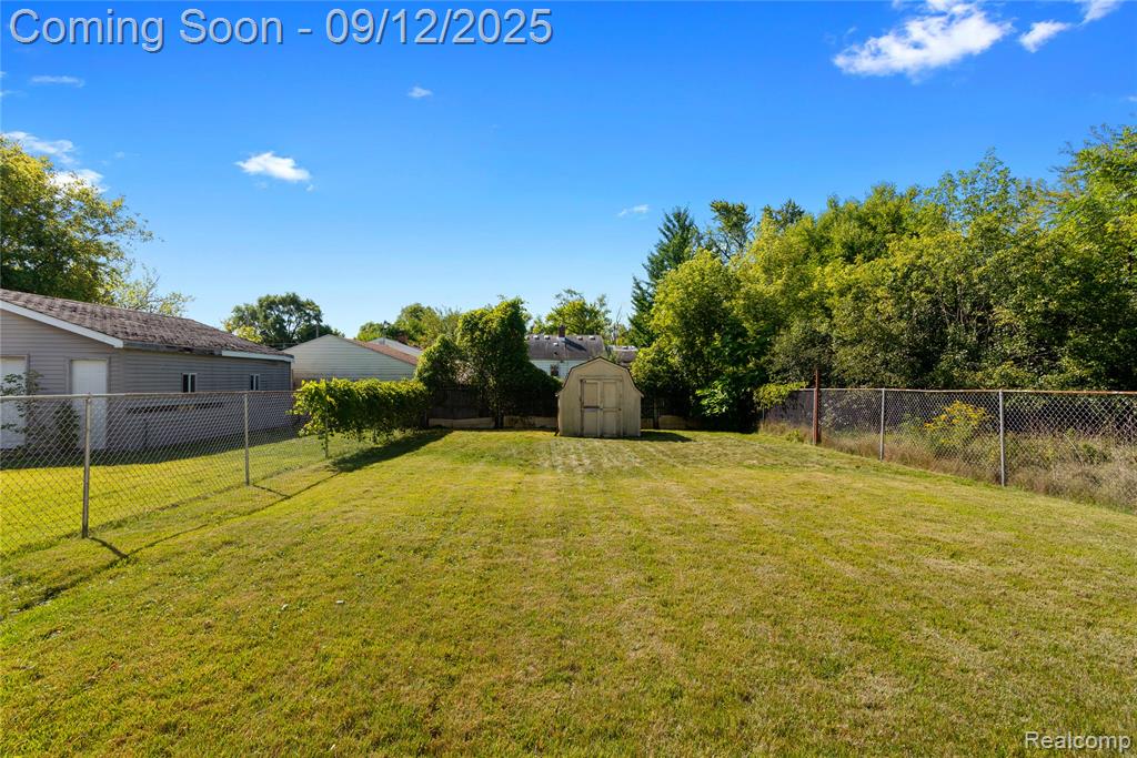 726 E Parkway Avenue, Flint, MI 48505 — Photo 2
