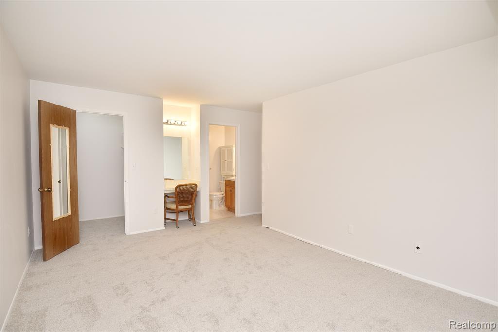 30475 W 14 Mile Rd, 74, Farmington, MI 48334 — Photo 16