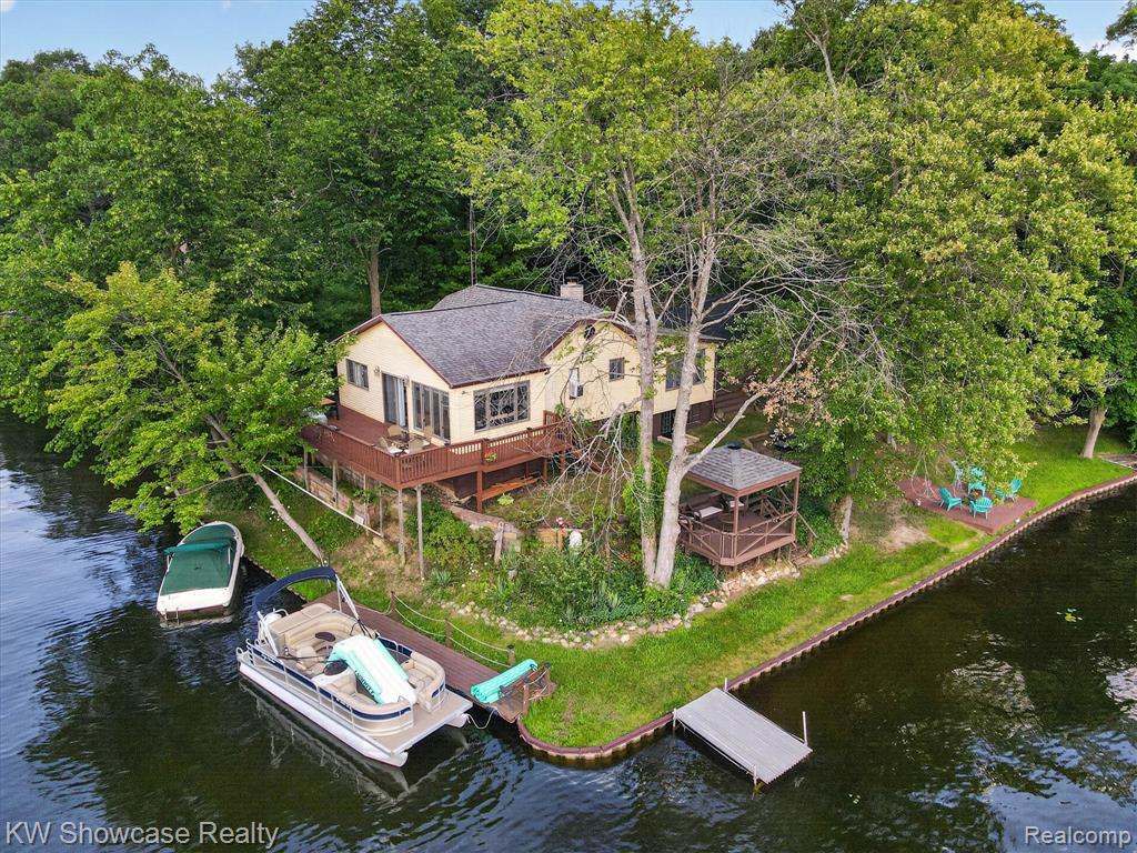 11438 RIVERBANK Lane, Pinckney, MI 48169 — Photo 38