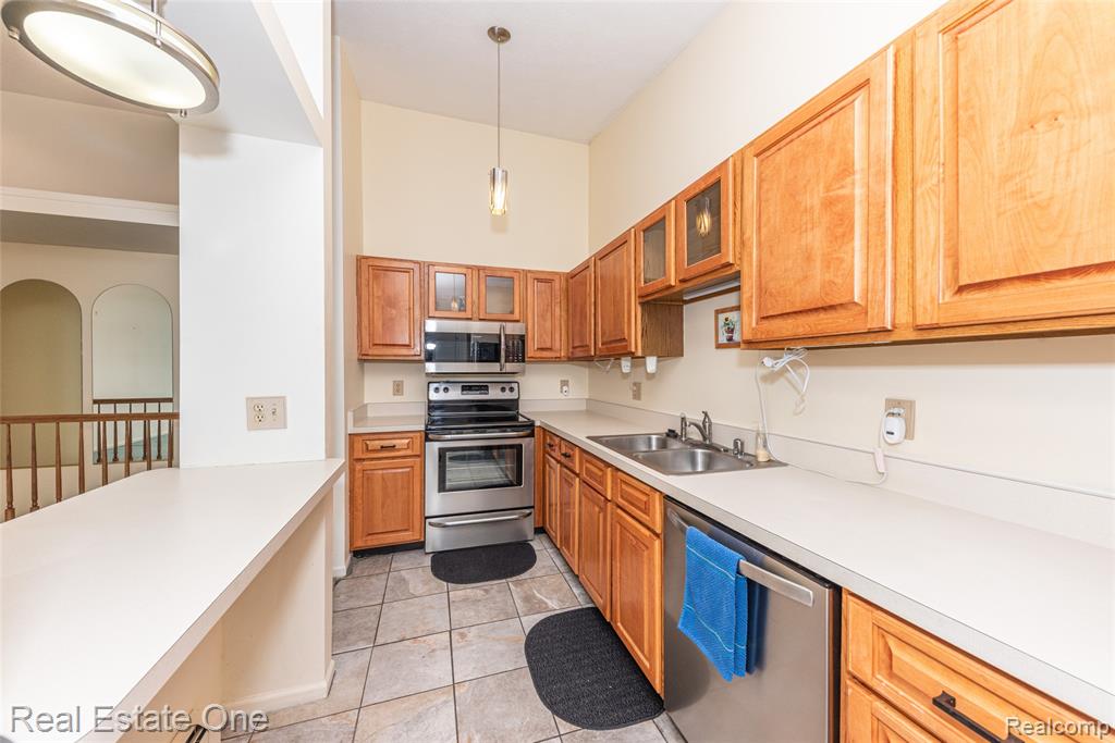 25803 Lexington Drive, 4, South Lyon, MI 48178 — Photo 6