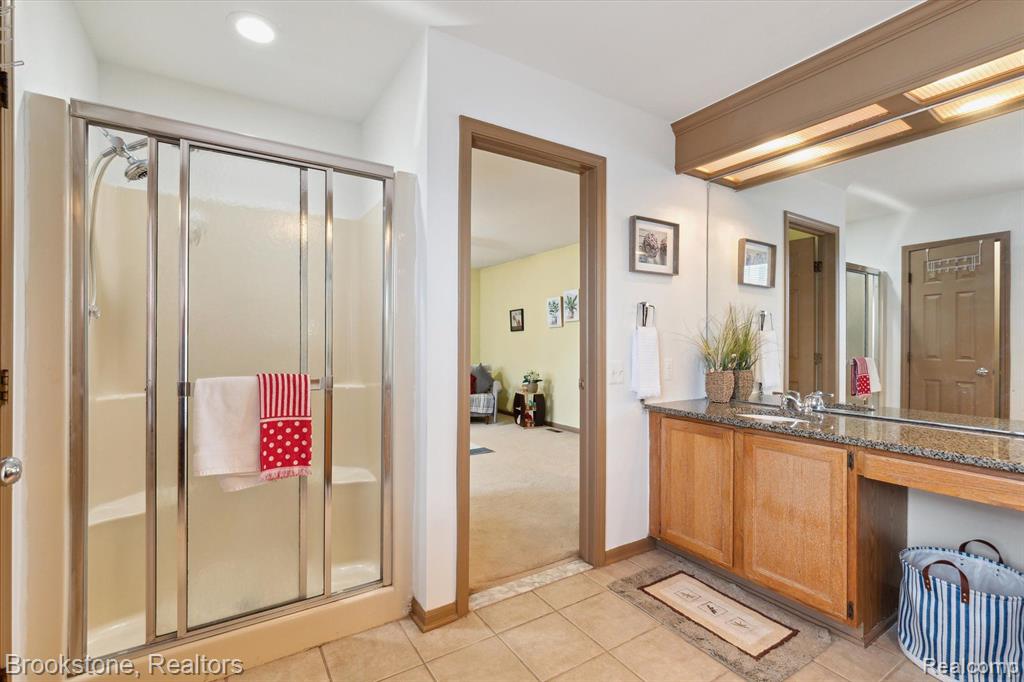 465 THORNRIDGE Drive, Rochester Hills, MI 48307 — Photo 32